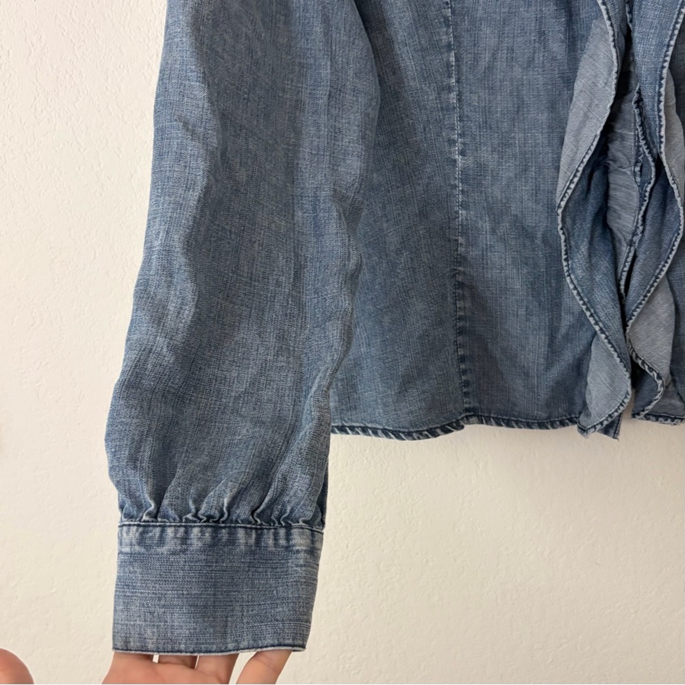 KUT From The Kloth Chambray Ruffle Button Down Blouse L - Picture 5 of 7